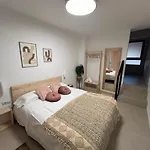 Nina Mala Valencia