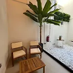 Nina Mala Valencia