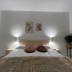 Nina Mala Valencia