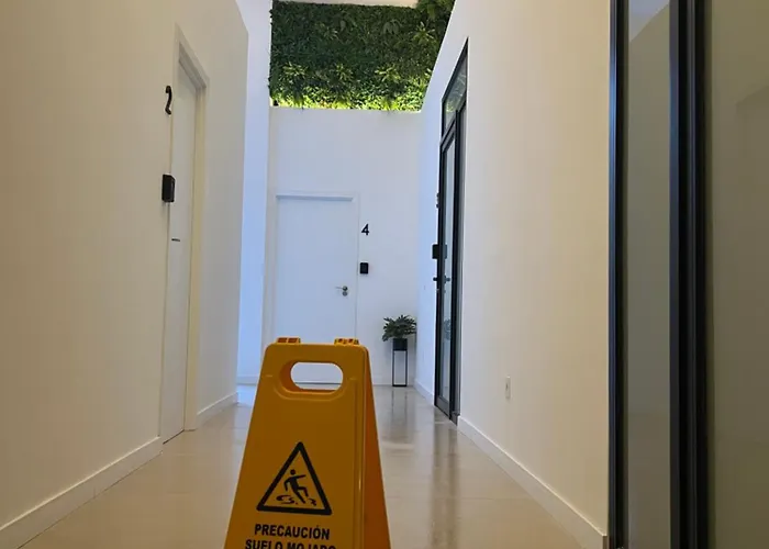 Nina Mala Valencia