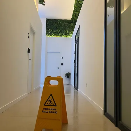 Nina Mala Valencia